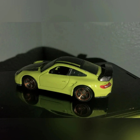Porsche GT 2 hotwheel - Picture 2 of 5